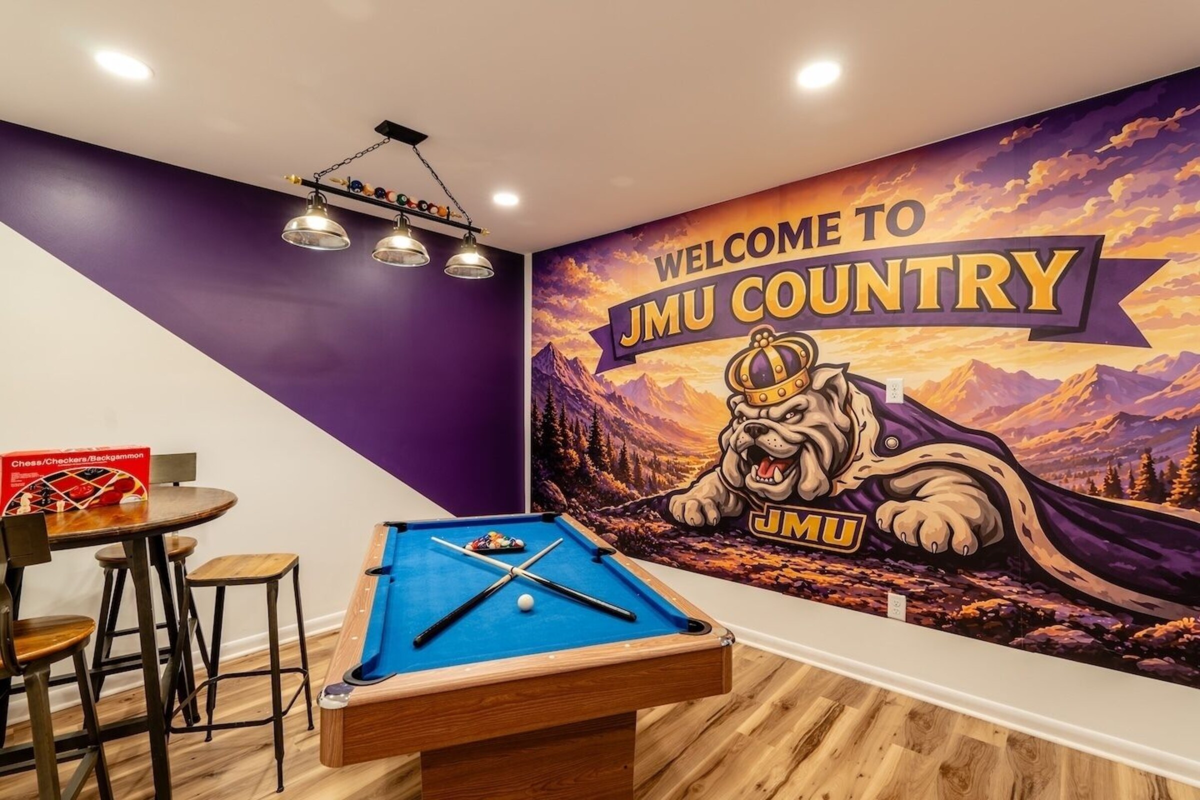 Pool table room at Cedar Escape